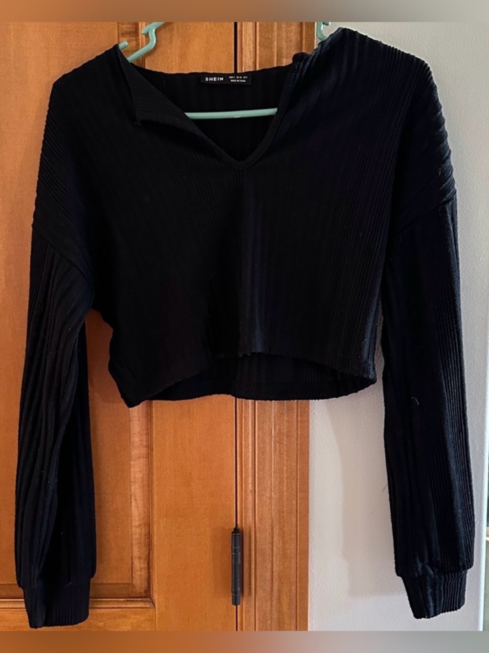 SHEIN Womens Small Black Ribbed Knit Crop Top Split V